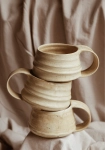 Ceramiczny, ręcznie robiony kubeczek „WOLNIEJ…” | śmietanka | 300ml